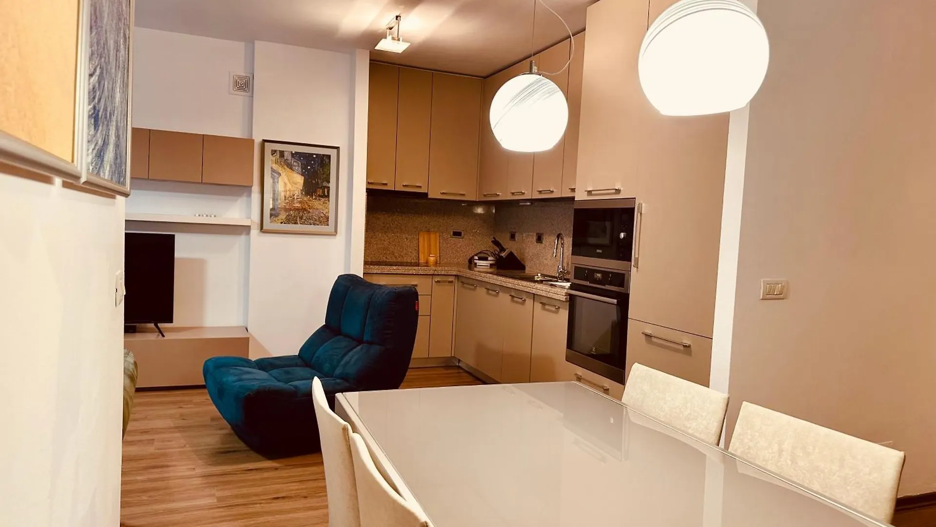 Sunrise Haven City Center Tirana Apartment